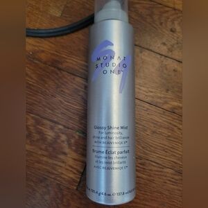 Monat Studio One Glossy Shine Mist
